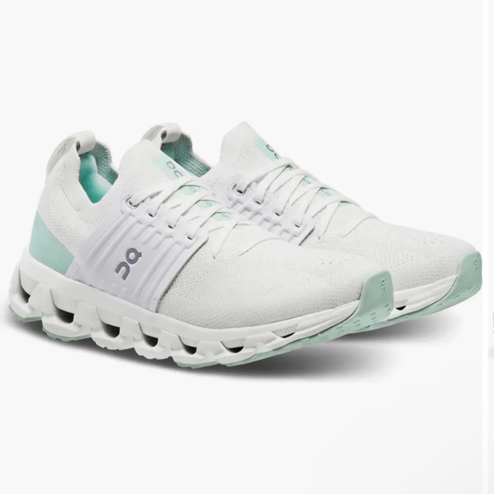 On Cloudswift in Ivoy Creek women size 10